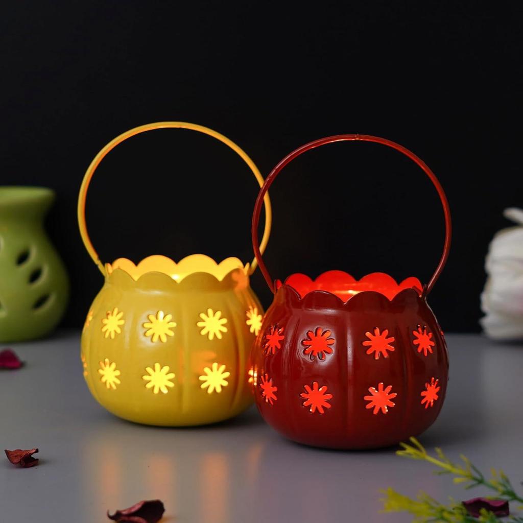 Sada 2 červených žlutých kovových pohárových květinových dekorativních závěsných luceren držáků na čajové svíčky - držáky na čajové svíčky