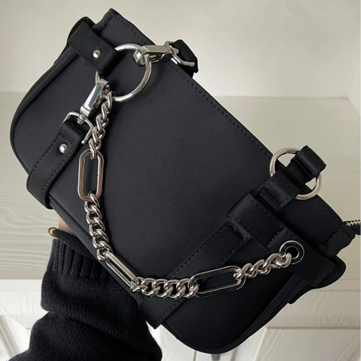 

2025 autumn and winter new niche design textured chain small square bag women s Oxford cloth trend single shoulder portable underarm bag чёрный