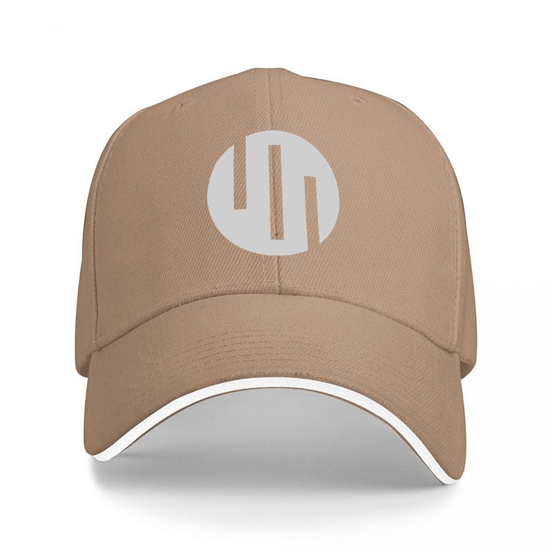 FN-logotyp Svart Basebollkeps med Vit Kant och Minimalistisk Design för Urban Streetwear-stil och Vardagsbruk