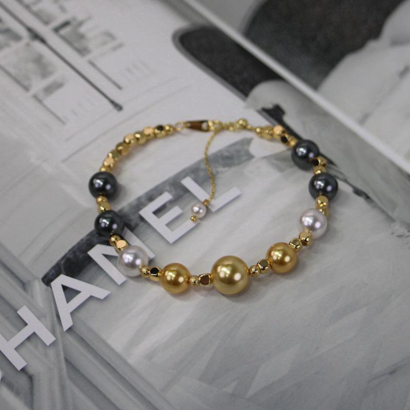 

Meillard Spring/Summer Butterfly Pearl Bracelet: Mixed Color Gold Beads, Vintage Light Luxury Design