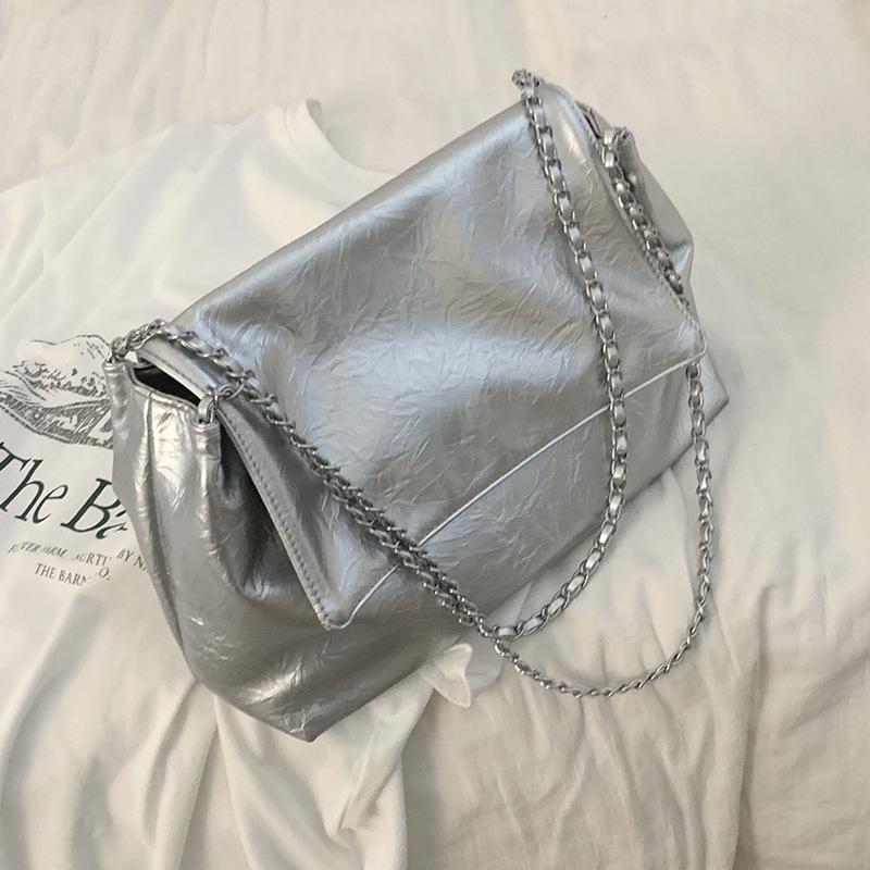 

Autumn and winter premium chain underarm bag 2025 new fashion versatile handbag capacity commuter shoulder bag серебряный
