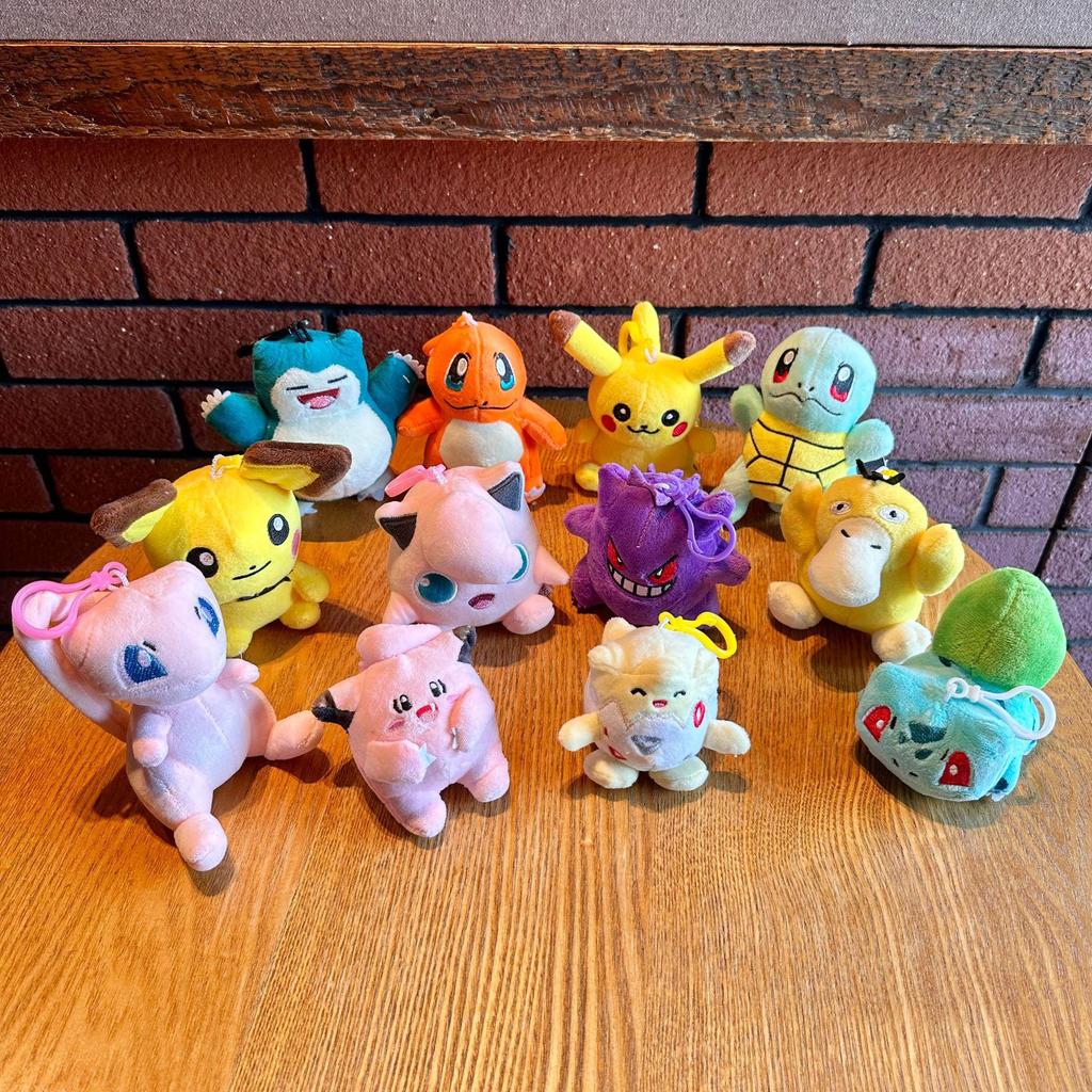 Conjunto de Chaveiros de Pelúcia Pokémon: Squirtle, Charmander, Psyduck, Bulbasaur & Pikachu