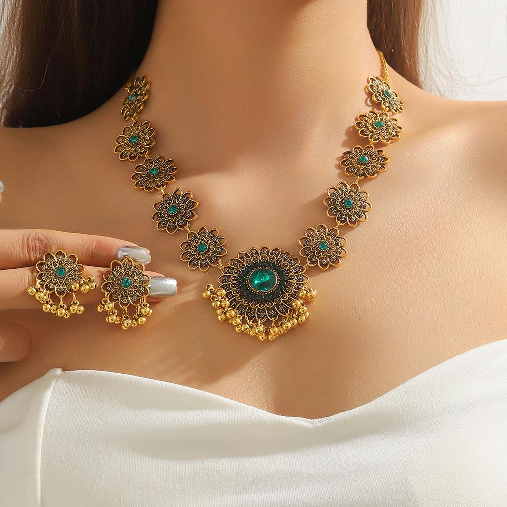 Retro Flower Chain Necklace Set for Women Crystal Tassel Earrings Necklace Bohemian Jewelry Accessories