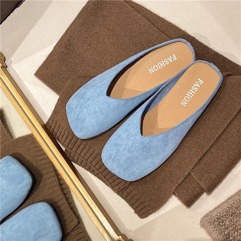 Zapatillas de casa Baotou para mujer para exterior 2025 otoño e invierno nuevas nicho punta cuadrada terciopelo casual versátiles suela blanda zapatos Muller