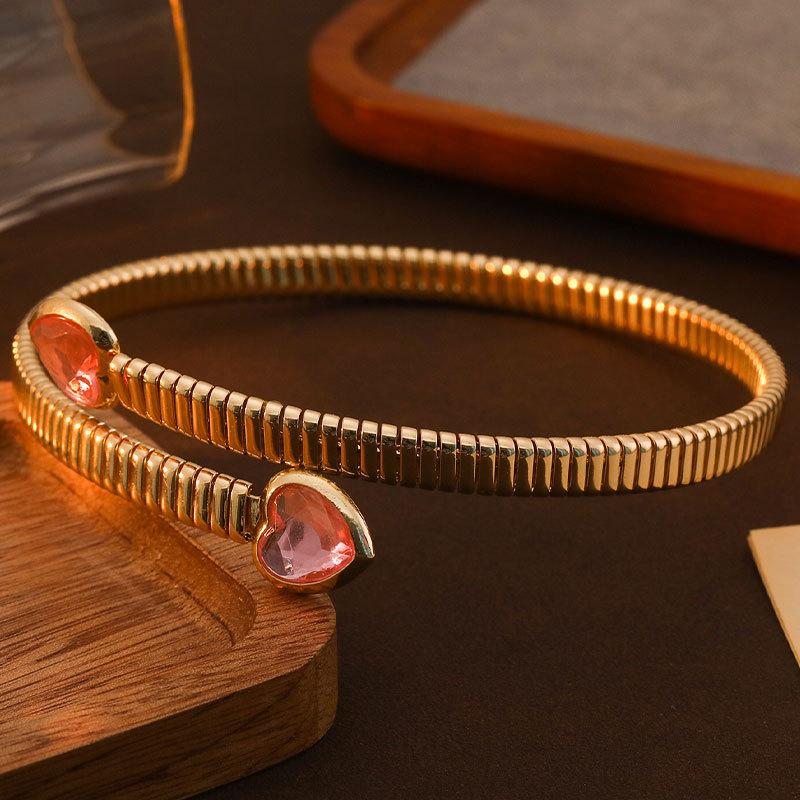 

The Heart-shaped Snake Bone Adjustable Necklace Has A High-end Look and Is A Versatile Collarbone Chain рожевий