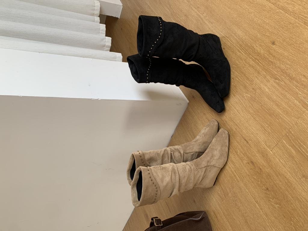 In the Autumn of 2025, the New Suede Rivets Have Sloping Heels Inside, and the Thin Knight Women's Boots Are Tall Stacking Boots.