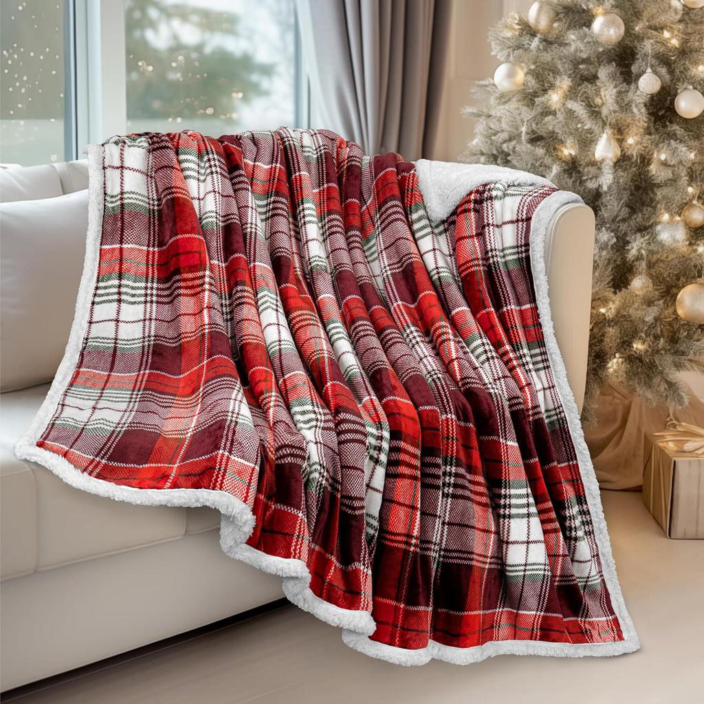 Red Snowflake Christmas Flannel Blanket - Soft and Cozy for Bed, Car, or Sofa, Perfect Holiday Gift.