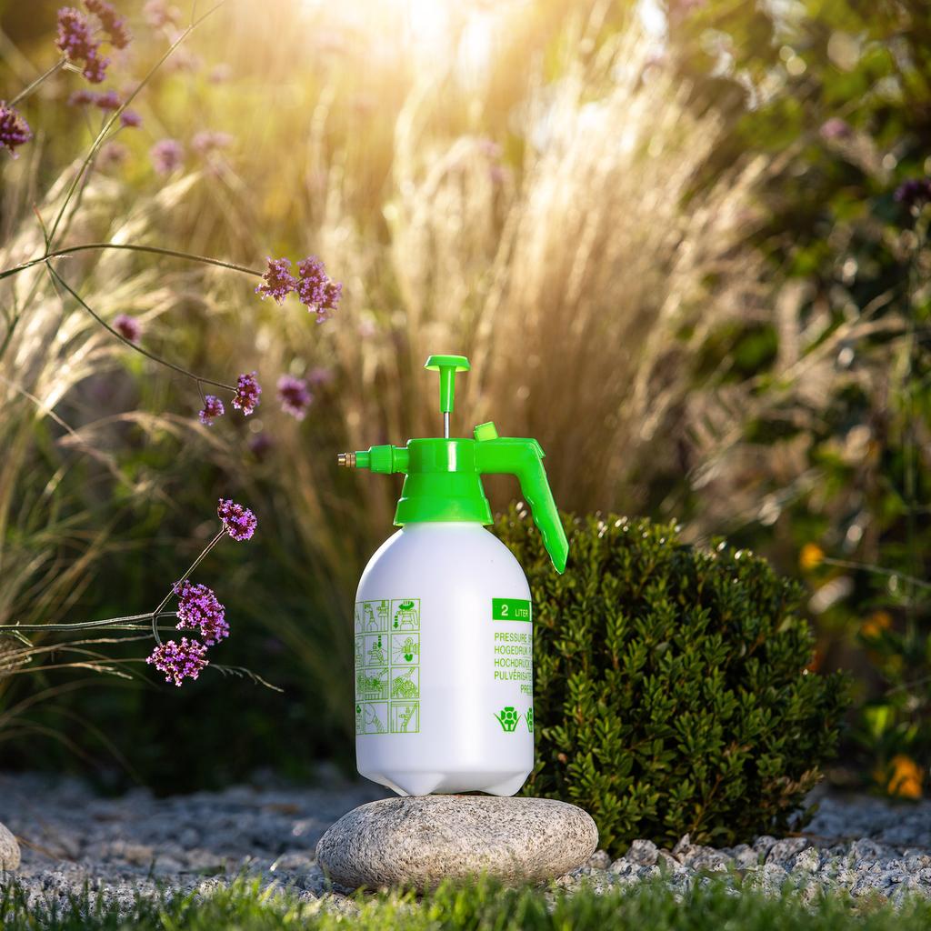 KADAX Manual Pressure Garden Sprayer 2L