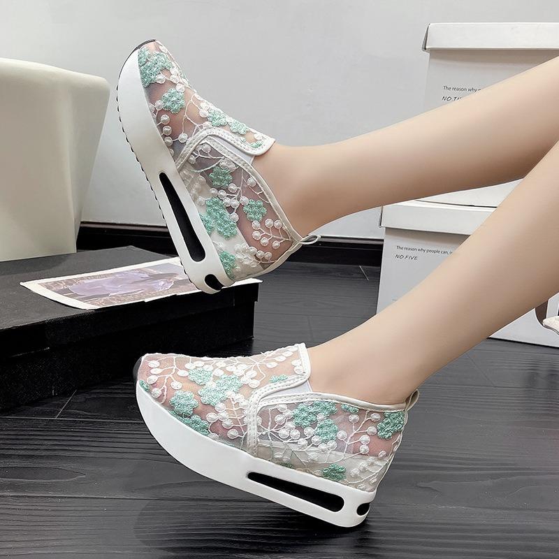 Spring and Summer New Round Head Cover Foot Thick Sole Casual Large Size Women's Deep Mouth Sports Embroidery Mesh Single Shoes Women