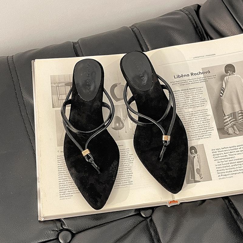

French retro temperament versatile word with flip-flops women 2025 summer pointed open-toed low-heeled cool slippers 39 чорний