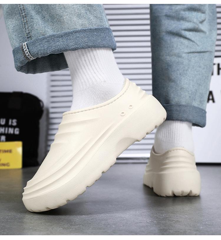 Fleece-Lined Non-Slip Chef Shoes: Warm, Oil-Proof, Soft Sole, Large Sizes, Ideal for Men & Women in Hospitality Professions.