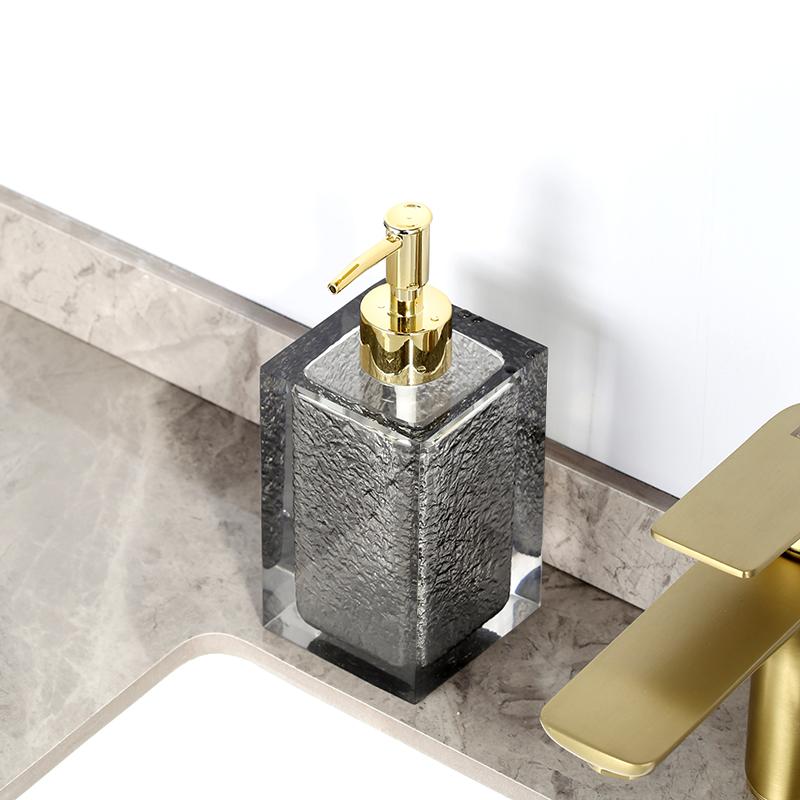 Hotel household hand sanitizer bottle divided into bathroom shampoo Translucent lotion
