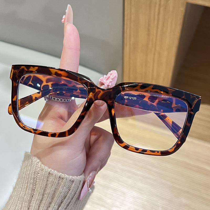 Korean-Style Anti-Blue Light Glasses: Classic Large Frame, Unisex, Versatile Photo Prop.
