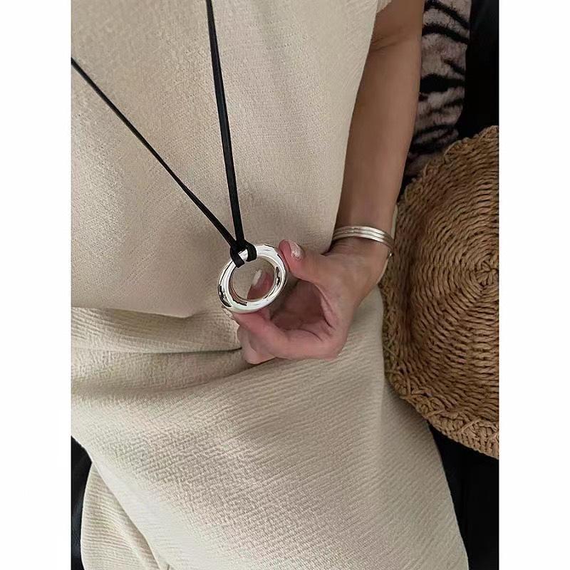 European & American Stainless Steel O-ring Pendant Leather Necklace - Women's Sweater Chain Trend, Hong Kong Style.