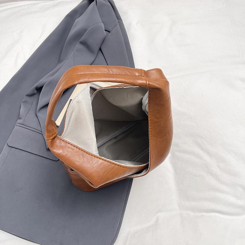 2025 Vintage Autumn Shoulder Bags Soft Leather Luxury Bucket Bags Large Capacity Commuter Travel Tote Bags Ladies Purse Handbags