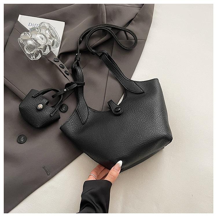 

Portable vegetable basket bag 2025 spring and summer new cute girl fashion bucket bag niche simple casual messenger bag чёрный