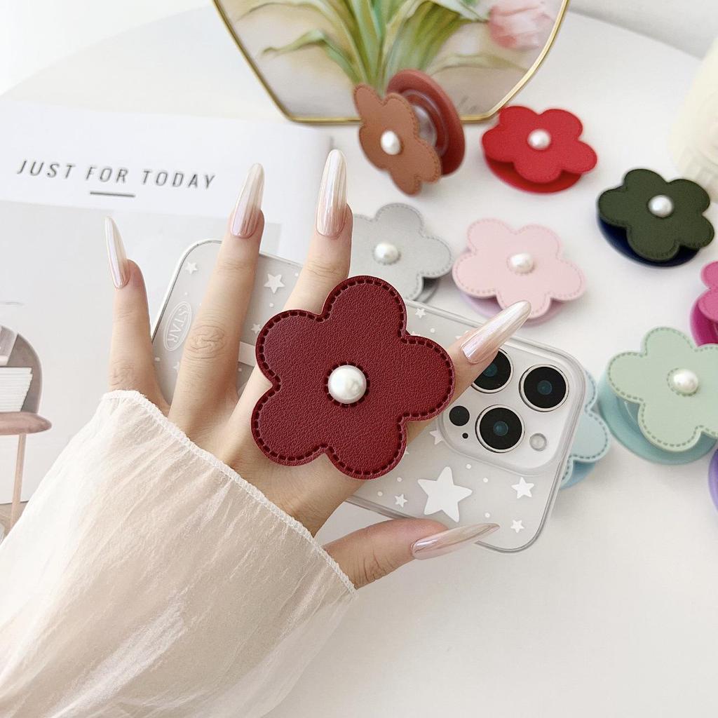Pearl Leather Flower MagSafe Phone Holder: Strong Retractable Magnetic Grip