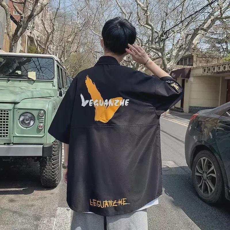 Herren Retro Japanisches Kurzarmhemd: Locker, trendig, einfarbig, perfekt für Paare und Arbeitskleidung.