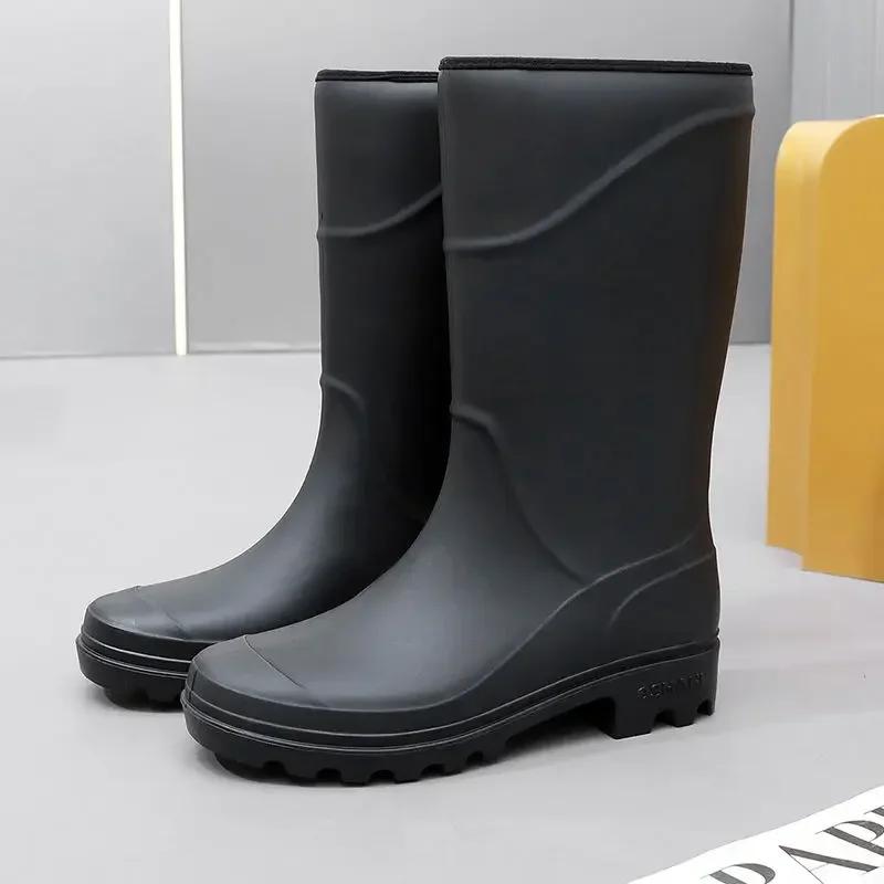 Fashion Outdoor Waterproof and Non-slip Gum Man Shoes Rainy Day Cheap Wide Toes Rain Boots for Men Low-heel Mud Teenagers Wellies Adult