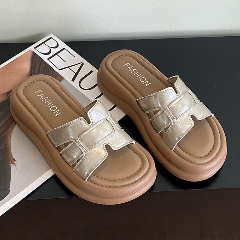 Thick-soled silver cool slippers women's summer wear 2025 new models with skirts, stepping on shit sandals, beach one-word drag