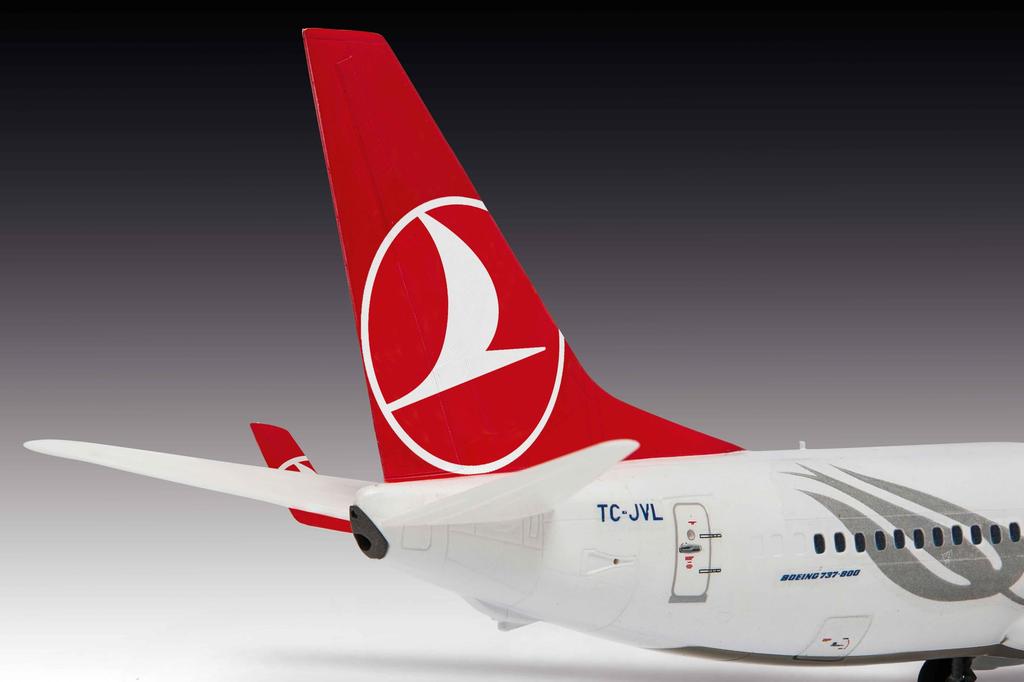 German Revell 1/144 Boeing 737-800 Turkish Airlines Plastic Model Kit 03772 (Airplane)