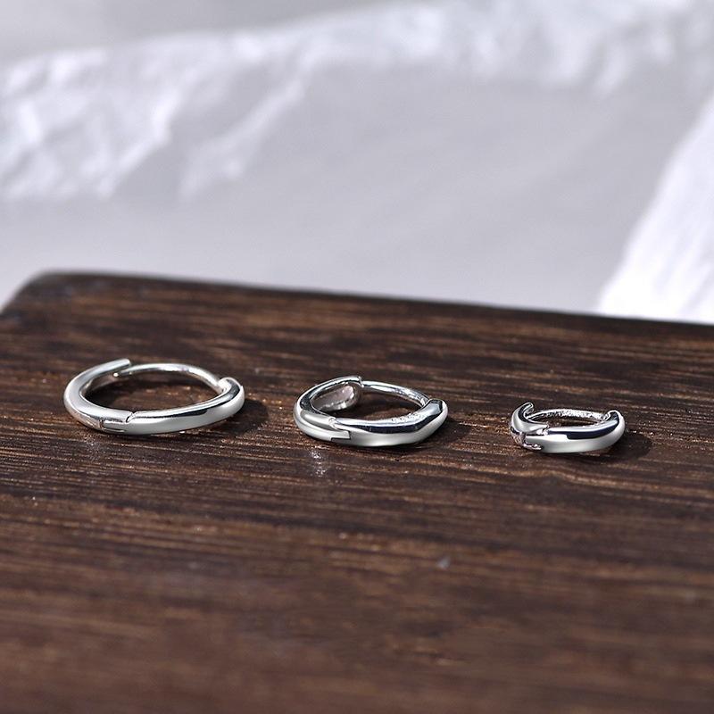 Simple Hoop Earrings - Niche Design with A Sophisticated Touch. High-end Hoop Earrings for Women. Circular Ear Ornaments.