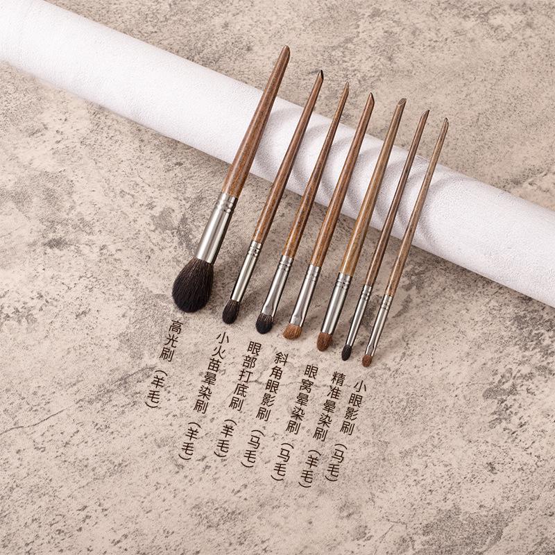 Beginner s 8-Piece Animal Hair Makeup Brush Set for Eyeshadow, Blush, and Lips