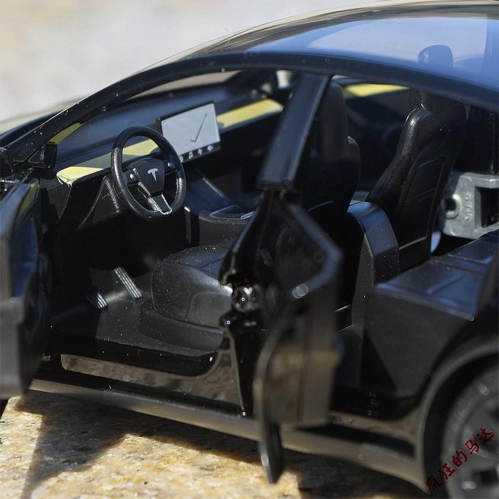 Premium 1:24 Diecast Tesla Model Y Electric SUV/Sedan Alloy Pull-Back Car Model - Red