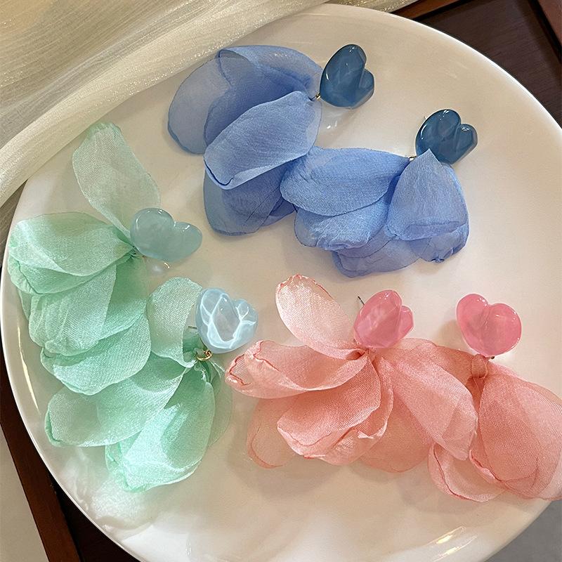 Sweet Mesh Fabric Flower Drop Earrings for Women Pink Acrylic Heart Earrings Holiday Beach Travel Jewelry Party Gift