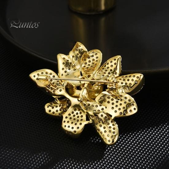 Elegant Flower Shape Brooch Shining Rhinestones Inlaid Faux Pearl Pin Suit Lapel Shawl Badge Coat Accessories