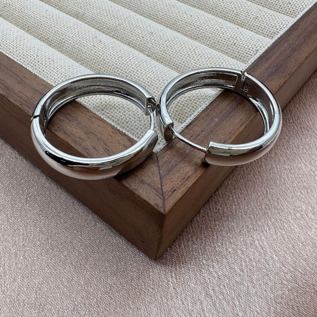 Versatile bi in!! Irregular gold brushed earrings, simple ear buckles, fashionable commuter earrings