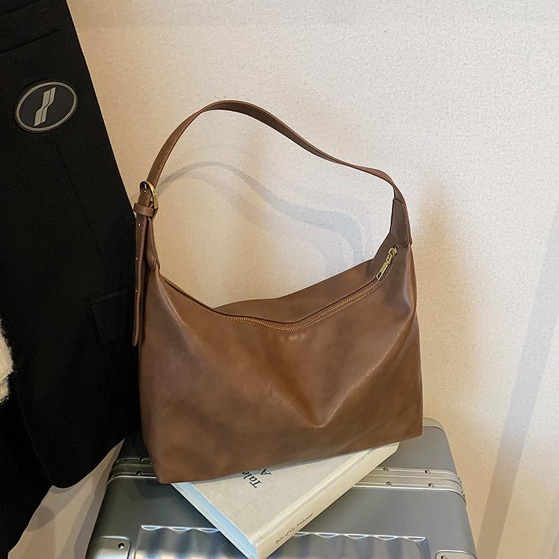 Large-capacity bag women's autumn and winter versatile new simple and fashionable shoulder messenger bag commuter dumpling bag