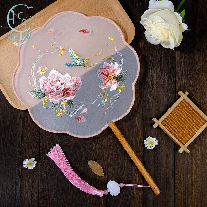 Двусторонняя вышивка «Сучжоуский розовый сказочный пион» — круглый веер.