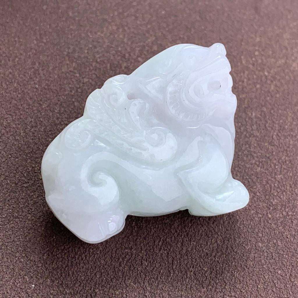 Myanmar A-Grade Natural Jade Pixiu Pendant Ornament: Three-Dimensional Carving for Attracting Wealth and Treasures.