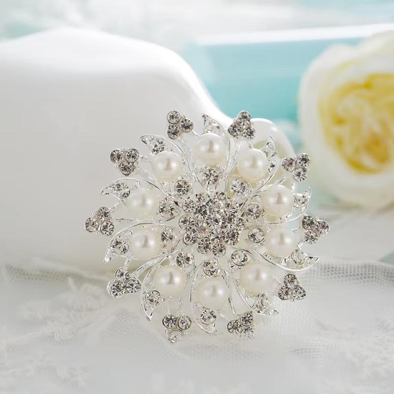 SKEDS Women Girls Elegnat High-end Flower Pearl Crystal Brooch Pin Fashion Exquisite Party Banquet Badges Corsages For Lady