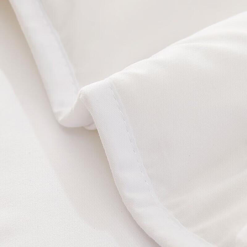 LUOLAI Seven-Hole Cloud Soft Four Seasons Comforter