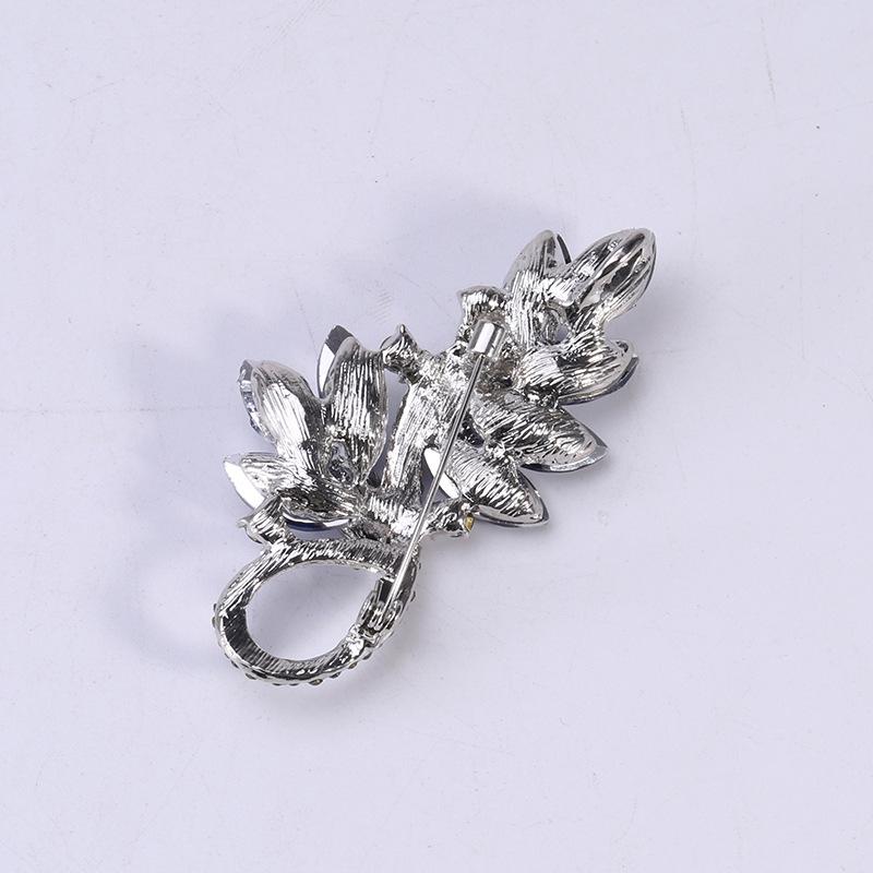 SKEDS New Arrival Women Men Luxury Shiny Crystal Badges Pins Exquisite Casual Clothing Coat Unisex Boutique Brooches Accessories