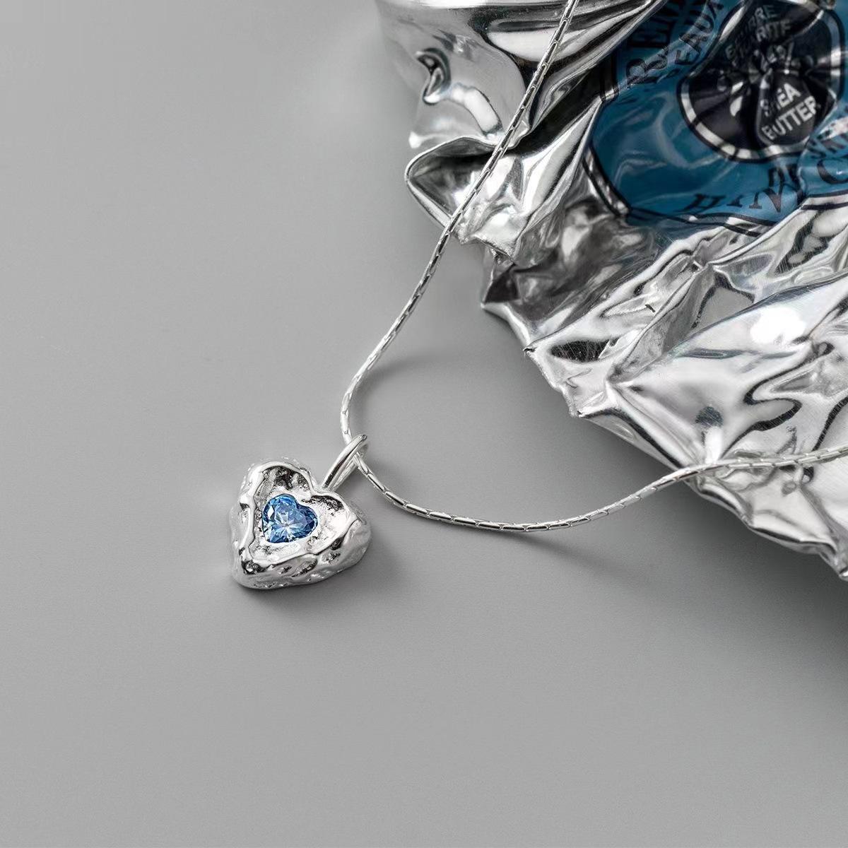 

Aesthetic Blue Crystal Irregular Heart Pendant Necklace for Women Elegant Silver Color Clavicle Chain Necklace Party Jewelry
