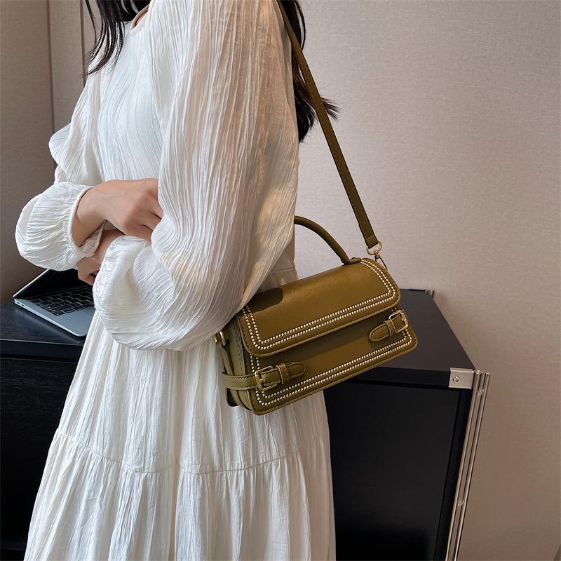 Retro fashion simple texture handbag 2025 spring new versatile shoulder messenger bag small square bag women