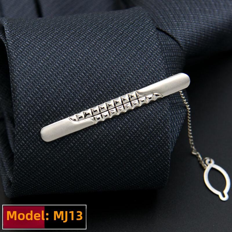 Silberne Krawattenklammer für Herren – formelles, schlichtes, professionelles Accessoire