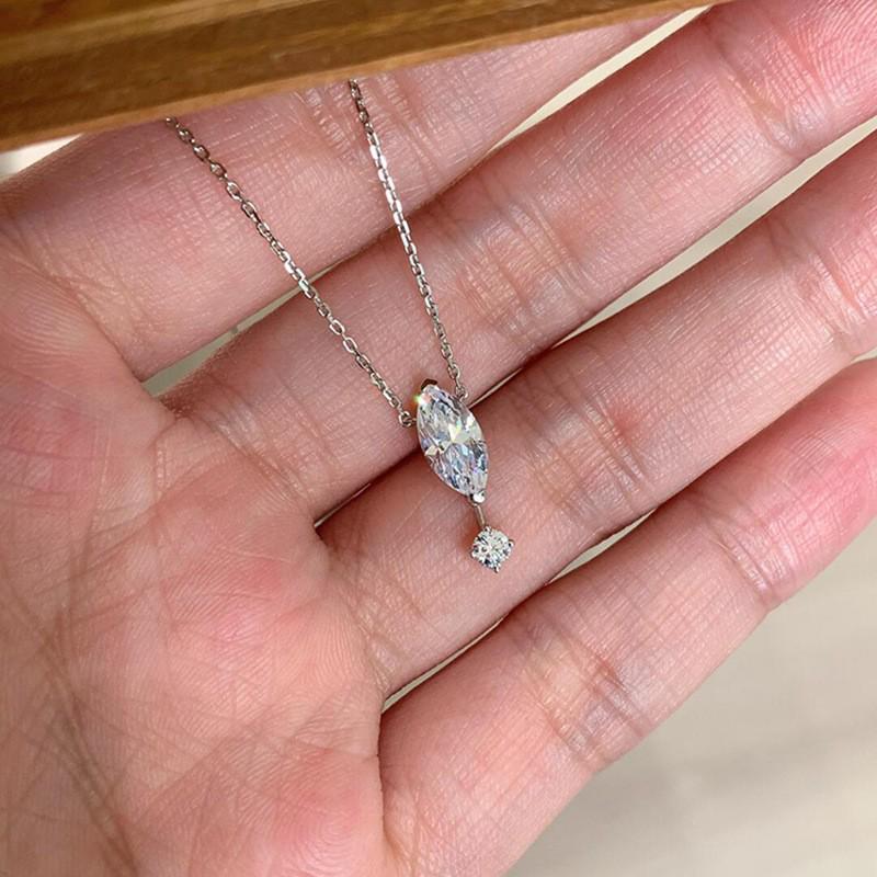 

S925 Sterling Silver Pearl Necklace - Non-Fading High-End Clavicle Chain, Light Luxury Versatile Pendant for Women, New Summer Collection.