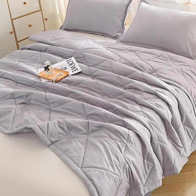 Trendy Hot - Season Bedding: Lightweight Single Summer Quilt, Breathable & Perfect for Air - Conditioned Rooms, College Students