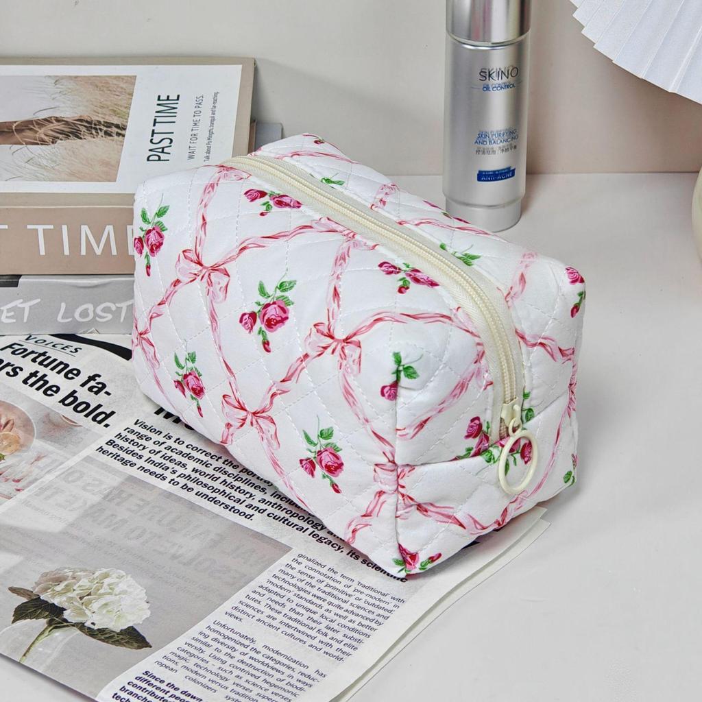 Large Capacity Little Bear Print Makeup Bag – Portable Girlish Polyester Toiletry Storage