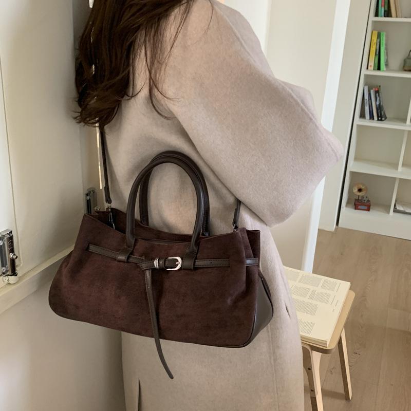 Frosted retro small bag women's autumn and winter 2025 new niche design messenger bag popular ins portable tote bag