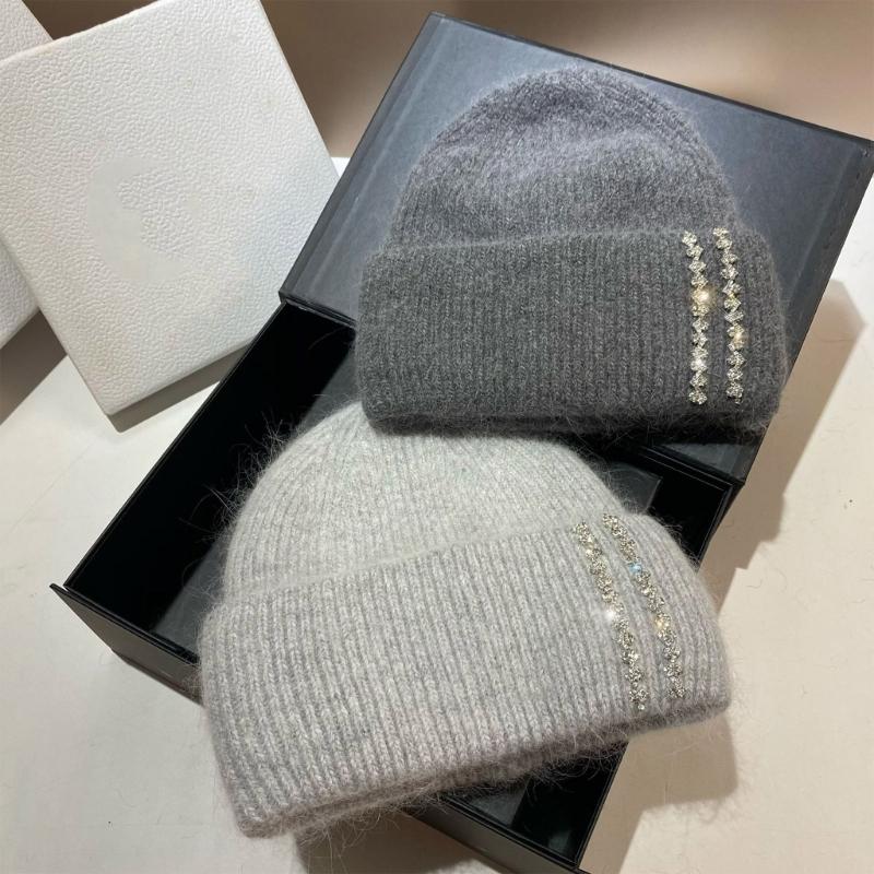 Luxurious Knitted Hat with Sparkling Rhinestones Fashionable Handmade Hat for Fashion Enthusiasts