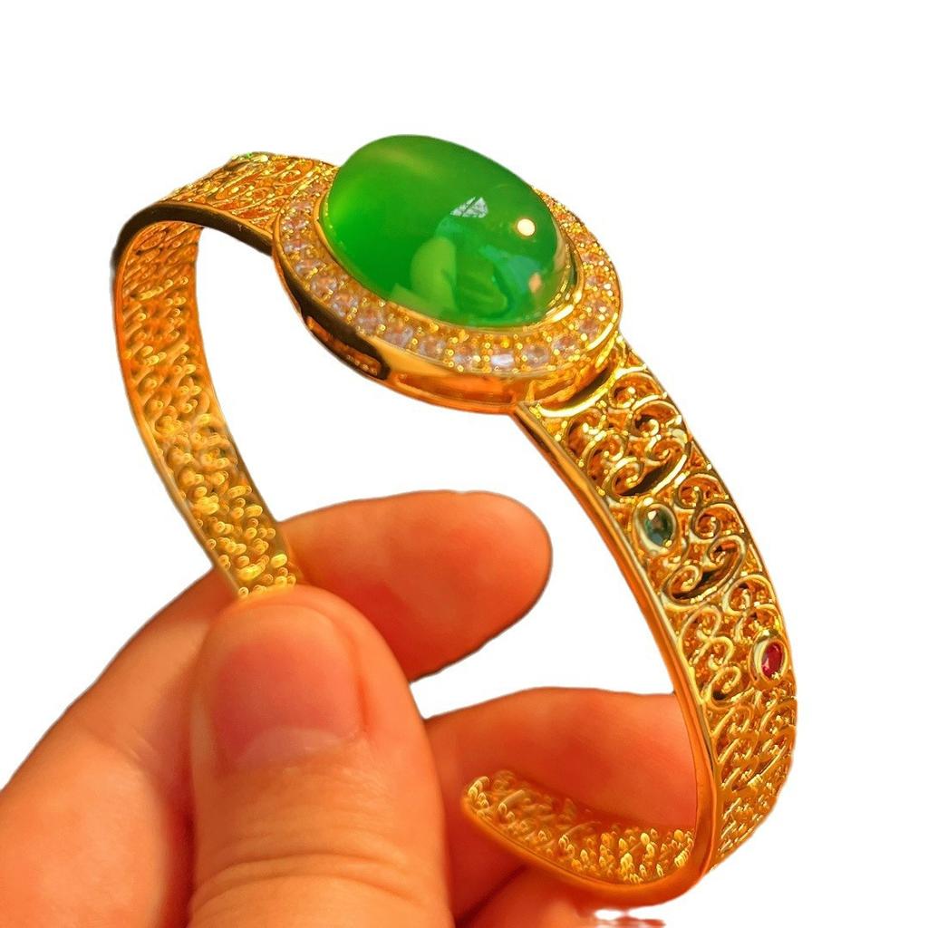 Vollständig Grün, Yang Grün, Natürliches Achatgrünes Chalcedon-Armband, Damenöffnung Ist Leicht Eingelegt, Und Die Echtaufnahme Ist Treu.