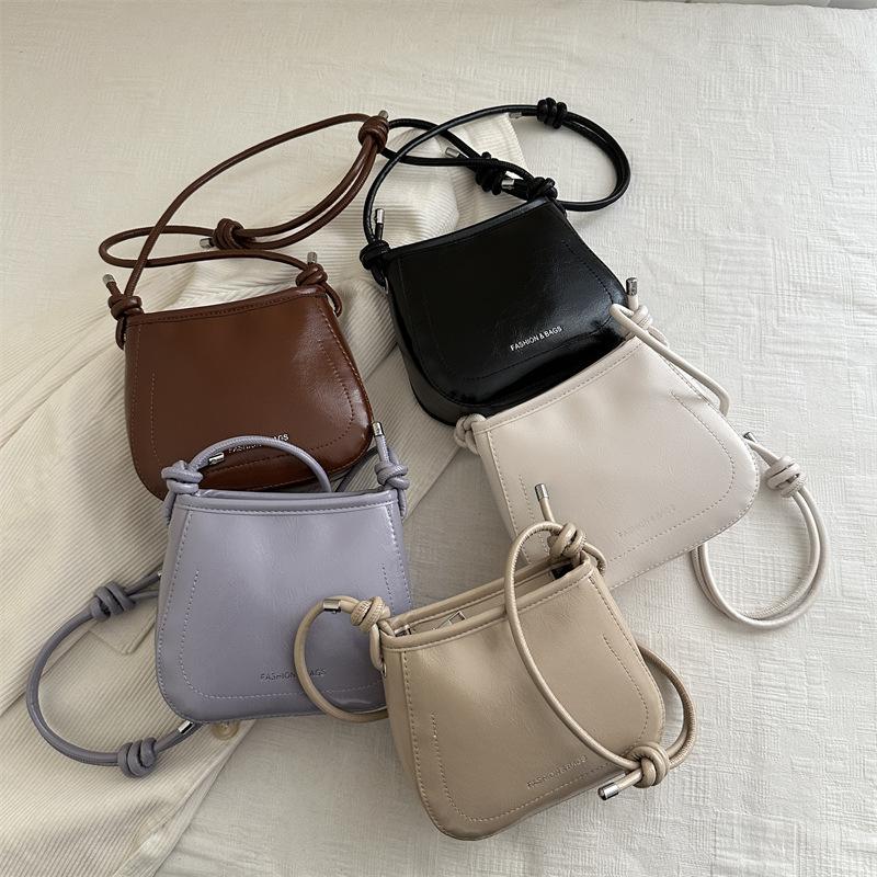 Korean version of fashionable underarm bag women's new simple hand shoulder bag PU texture foreign style messenger small square bag