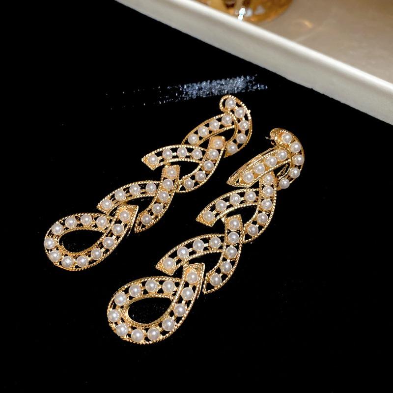 Retro chain pearl earrings necklace elegant niche jewelry set light luxury high-end jewelry