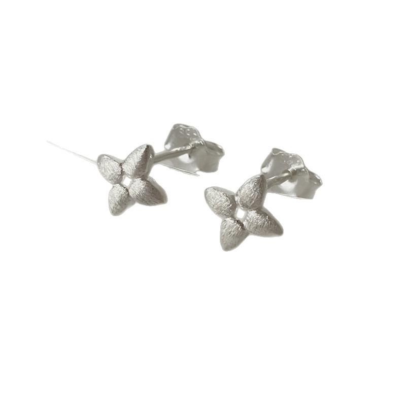 Su Chuang S925 Sterling Silver Four-Leaf Brushed Stud Earrings for Women - High-End Cool Style, Versatile Jewelry.