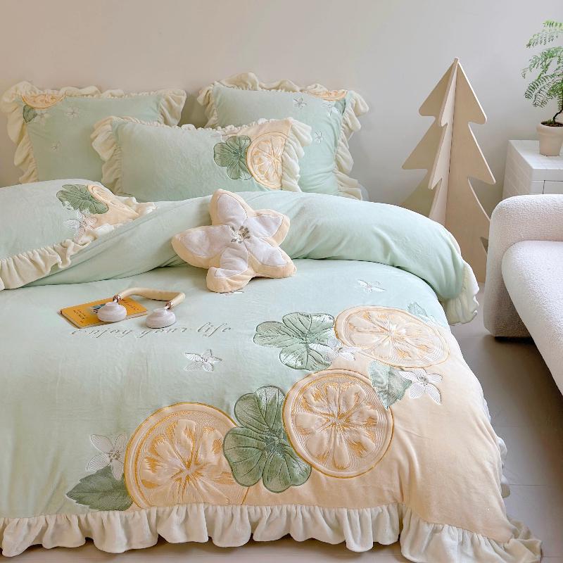 2025 Niedliches Zitronenmilch-Samt-Vierteiler Winter-Dicker Plüsch-Korallenfleece Bettbezug-Set